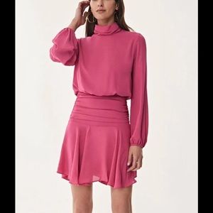 🩷🩷🩷 beautiful KRISA Shirred Turtleneck Mini Dress in Mojave. Brand New!!